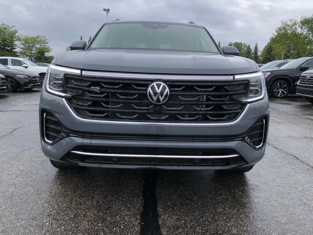 2025 Volkswagen Atlas SEL Premium R-Line photo 2
