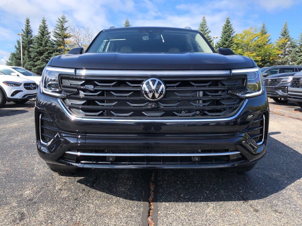 2026 Volkswagen Atlas SEL Premium R-Line photo 2