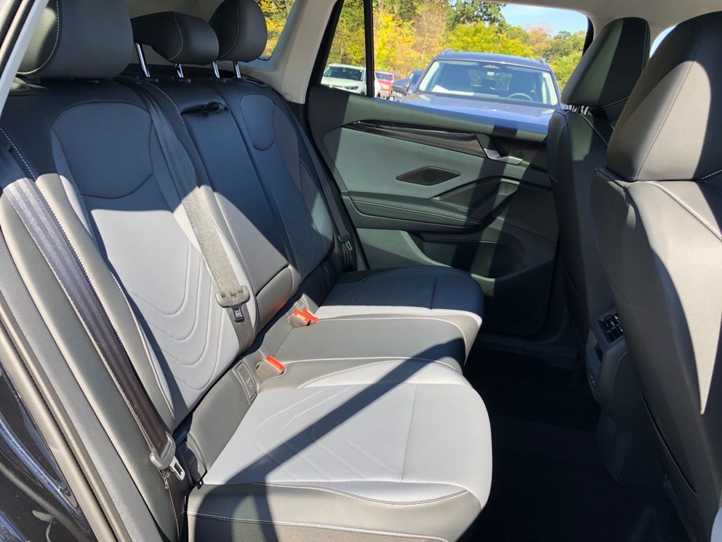 2025 Volkswagen Tiguan SE - Photo 28