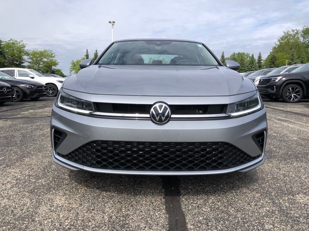 2025 Volkswagen Jetta 1.5T SE photo 2