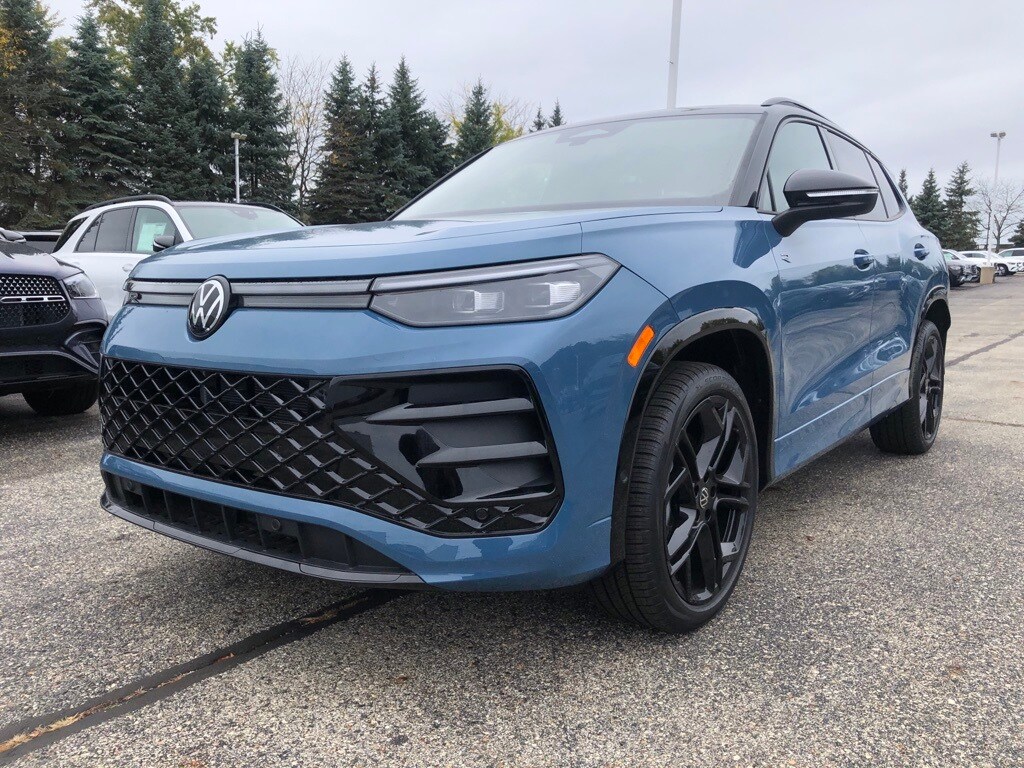 2025 Volkswagen Tiguan SE R-Line Black photo 3