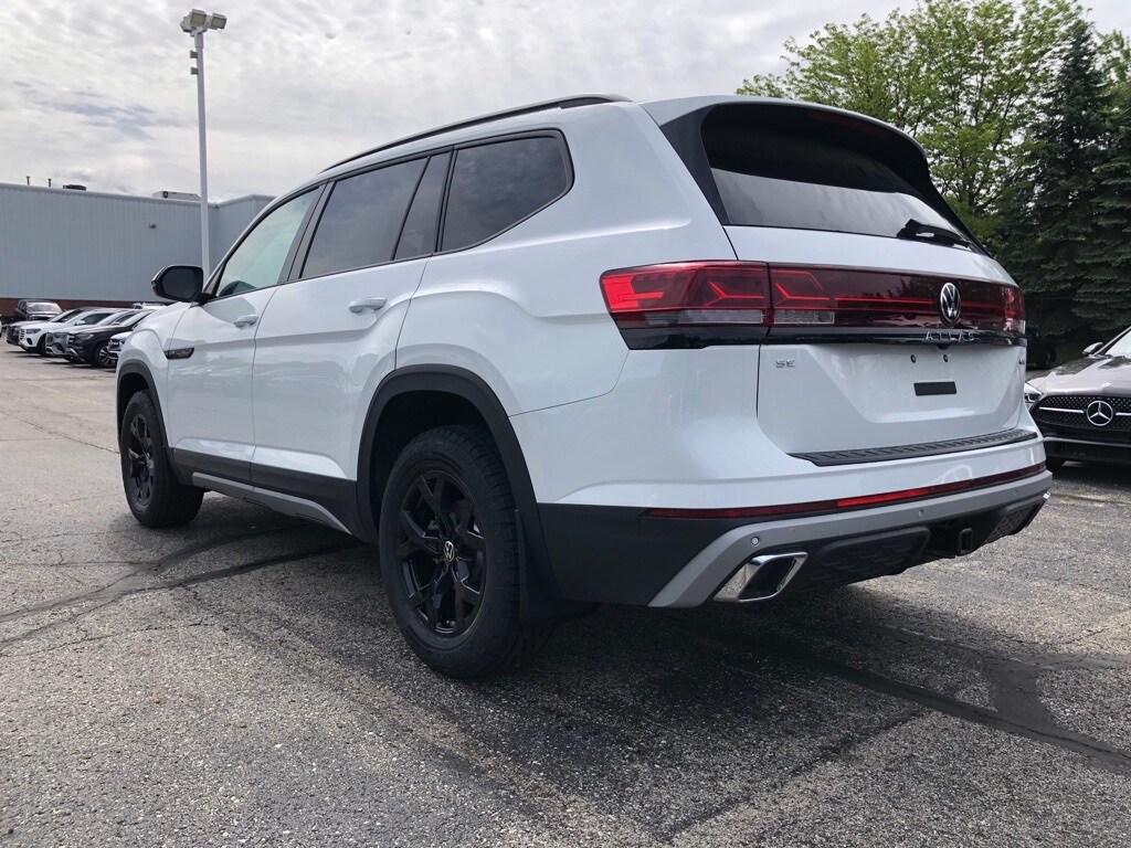 2025 Volkswagen Atlas Peak Edition SE photo 4
