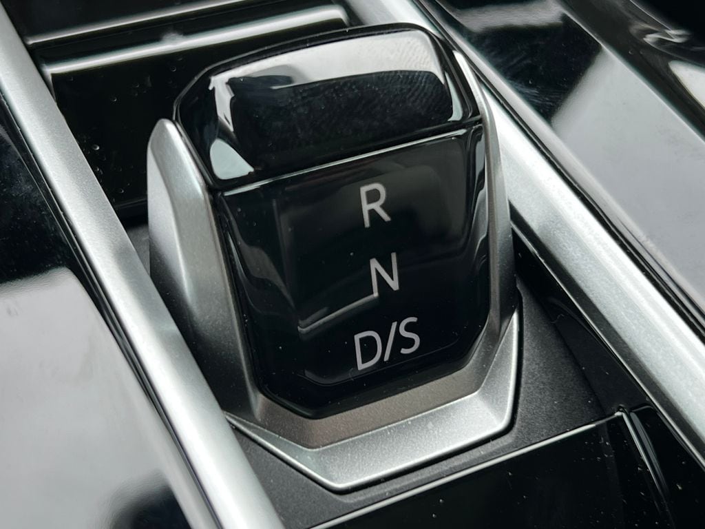 2025 Volkswagen Atlas SEL Premium R-Line - Photo 31