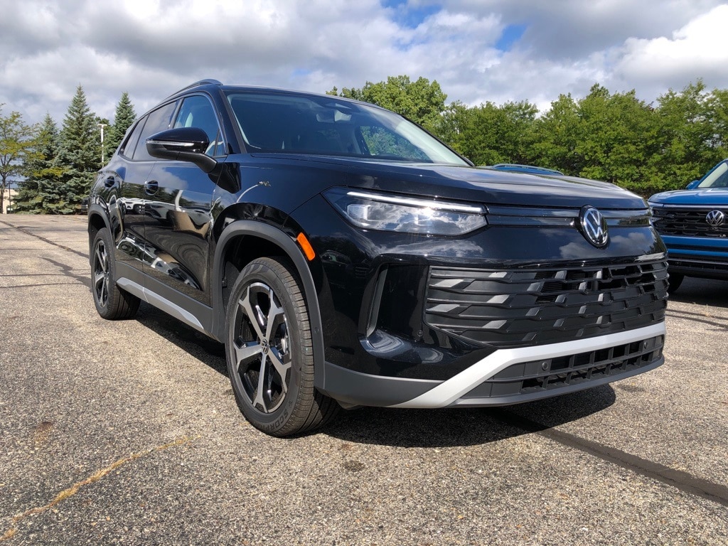 2025 Volkswagen Tiguan SE's photo