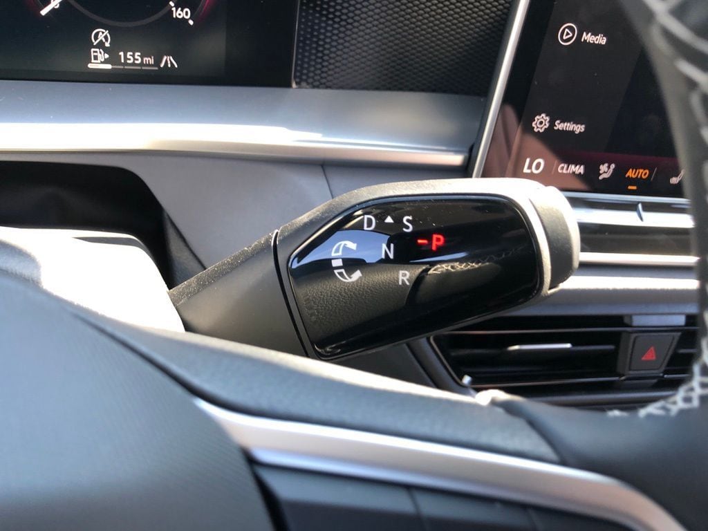 2025 Volkswagen Tiguan SE - Photo 18