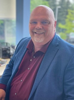 Staff member Dan Knott from ID_e0a89f5e8d0c