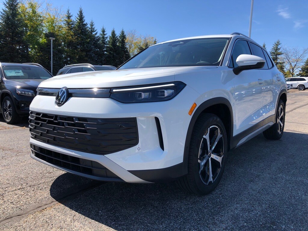 2025 Volkswagen Tiguan SE photo 3