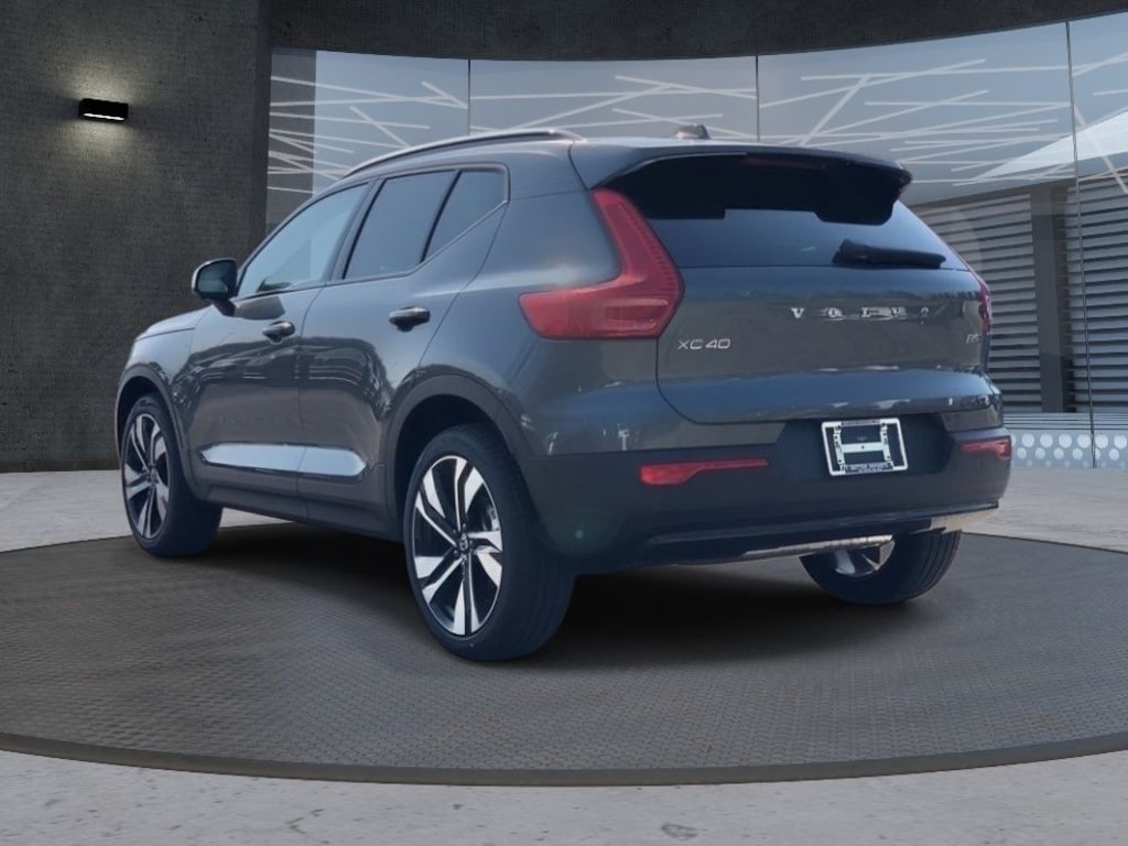 New 2026 Volvo XC40 B5 Ultra SUV