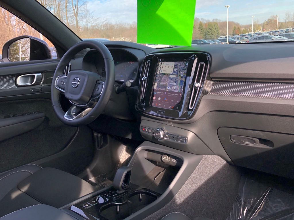 2026 Volvo XC40 Ultra Black Edition - Photo 11