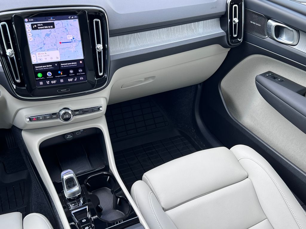 2026 Volvo XC40 Ultra - Photo 17
