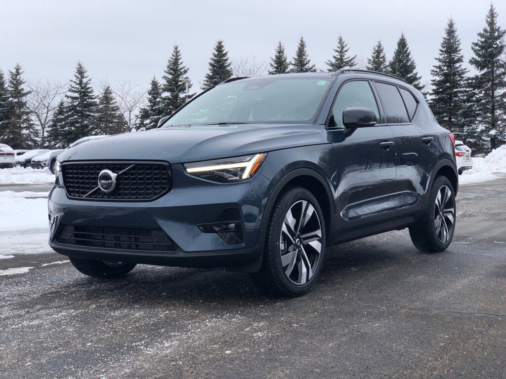 New 2026 Volvo XC40 B5 Ultra SUV