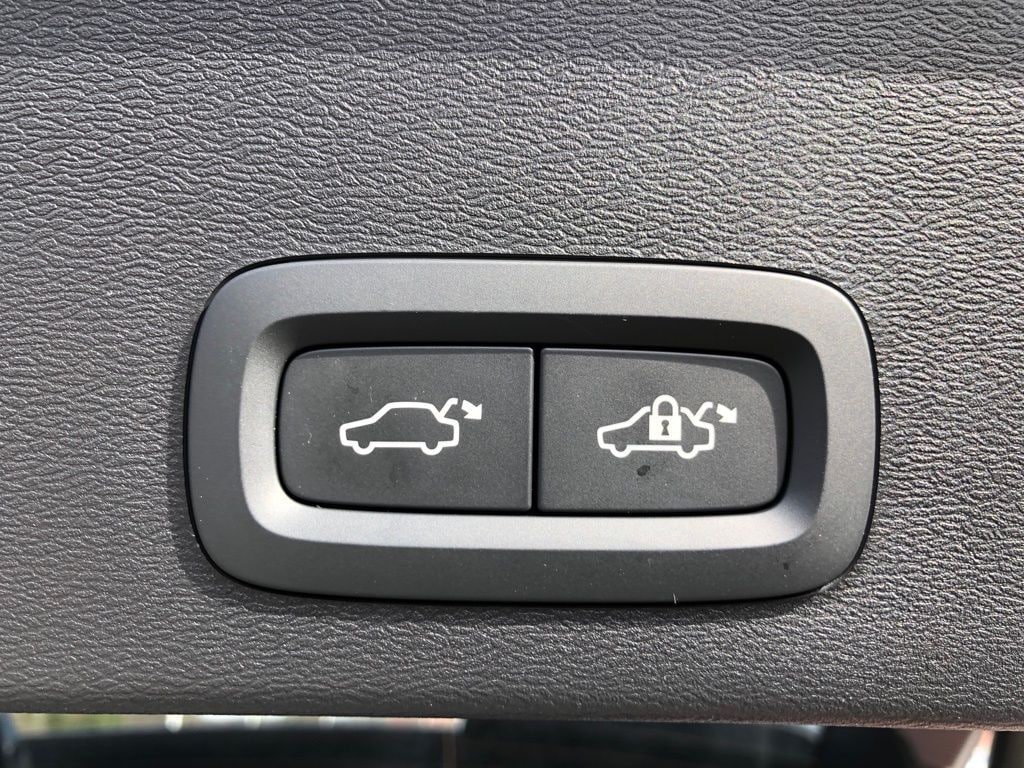 2026 Volvo XC40 Ultra Black Edition - Photo 33