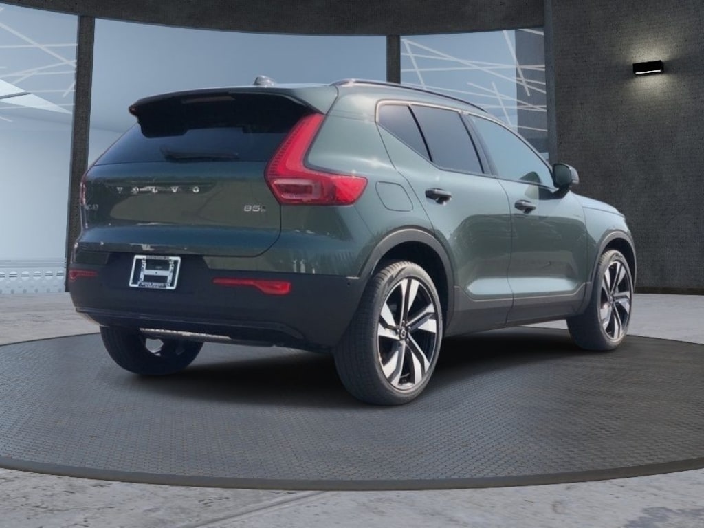 New 2026 Volvo XC40 B5 Ultra SUV