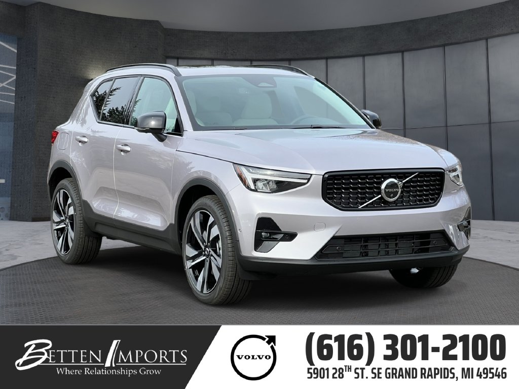 2026 Volvo XC40 SUV 