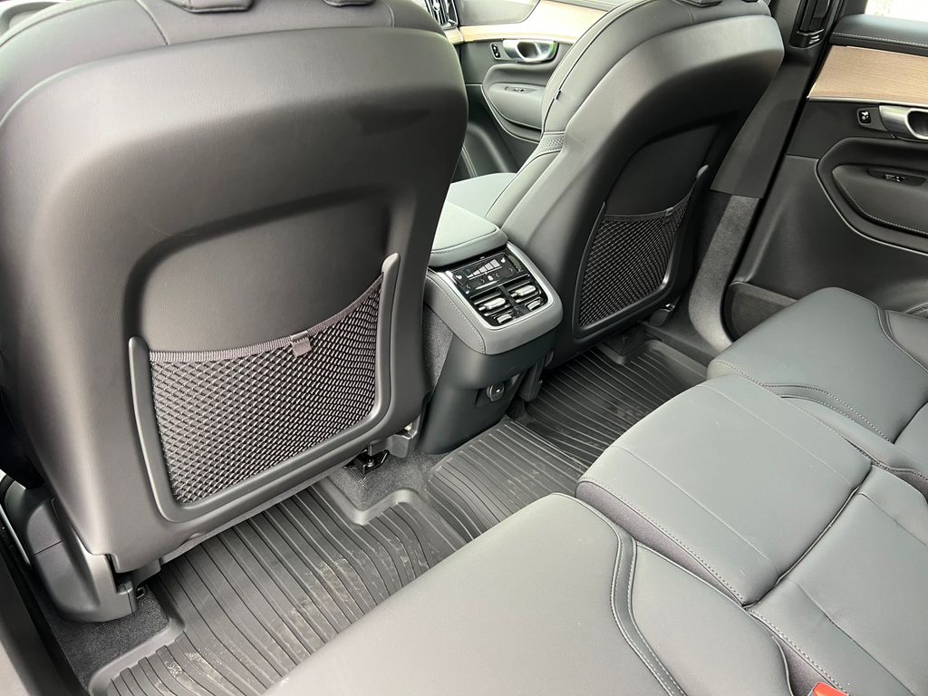 2026 Volvo XC90 Plus - Photo 32