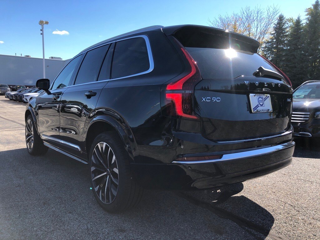 2026 Volvo XC90 AWD Plus photo 2