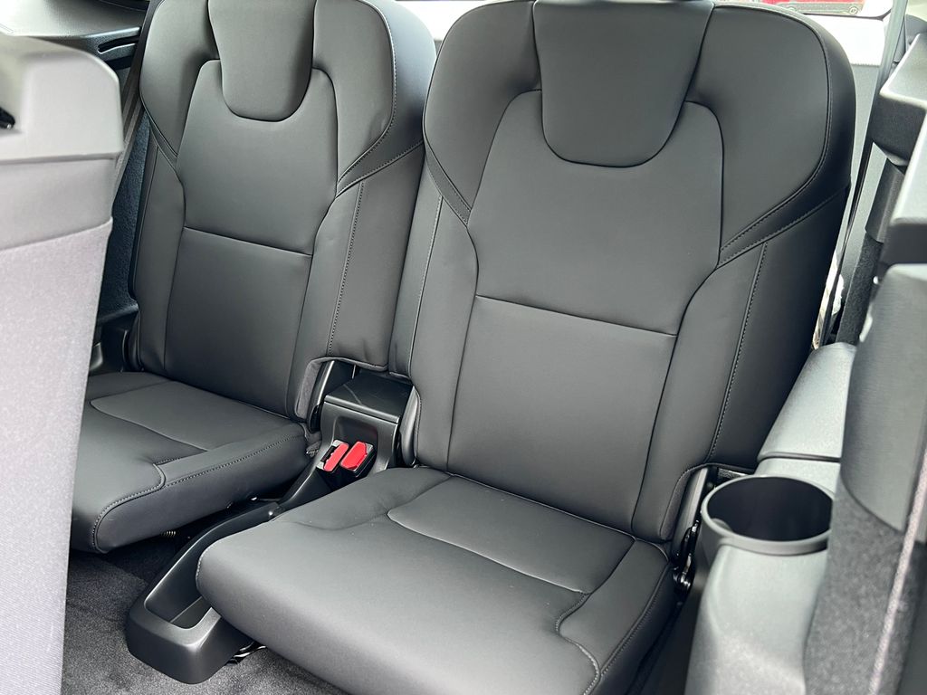 2026 Volvo XC90 Plus - Photo 8