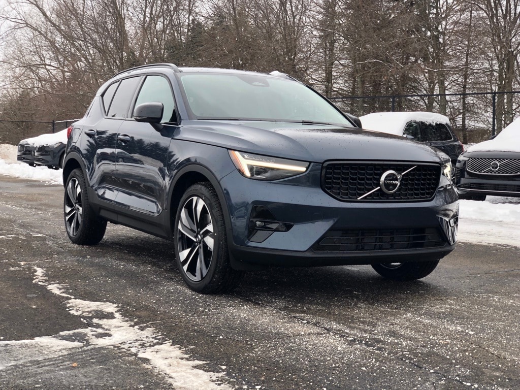 2026 Volvo XC40 SUV 