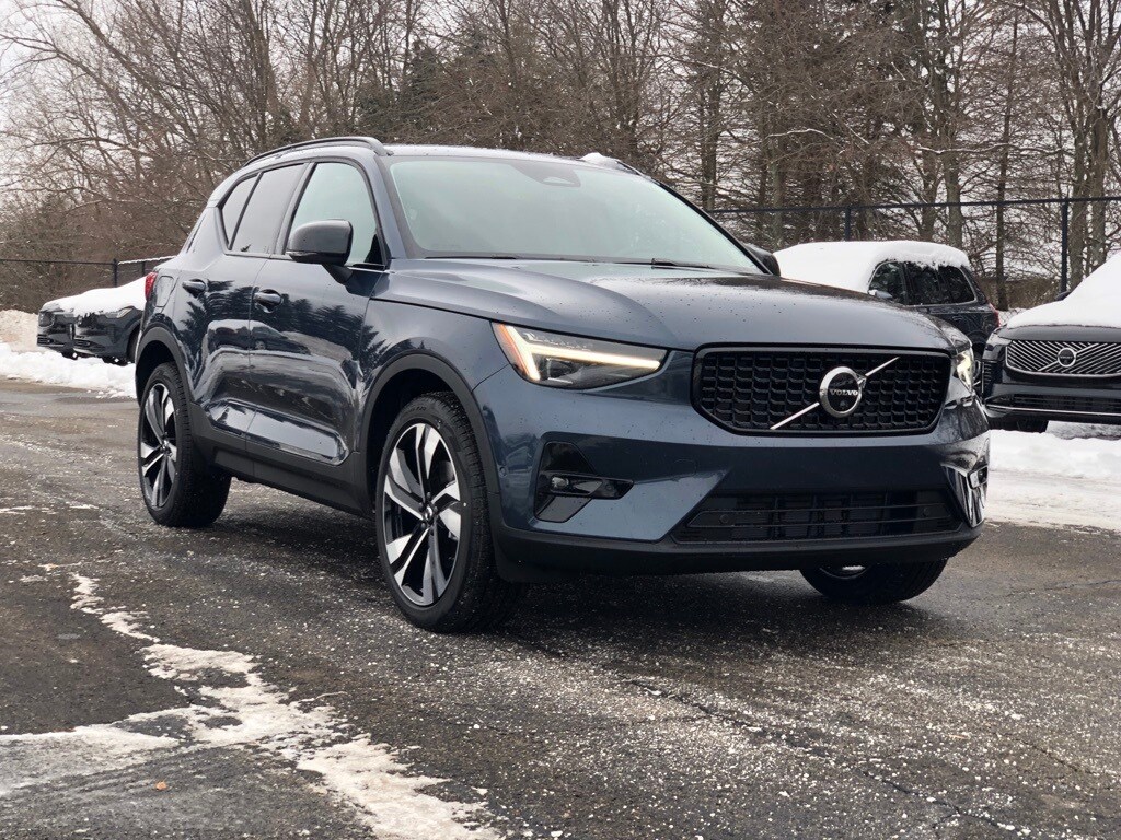 New 2026 Volvo XC40 B5 Ultra SUV