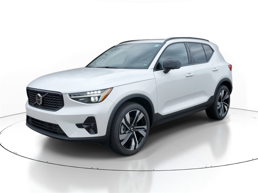 2025 Volvo XC40 Plus photo 2