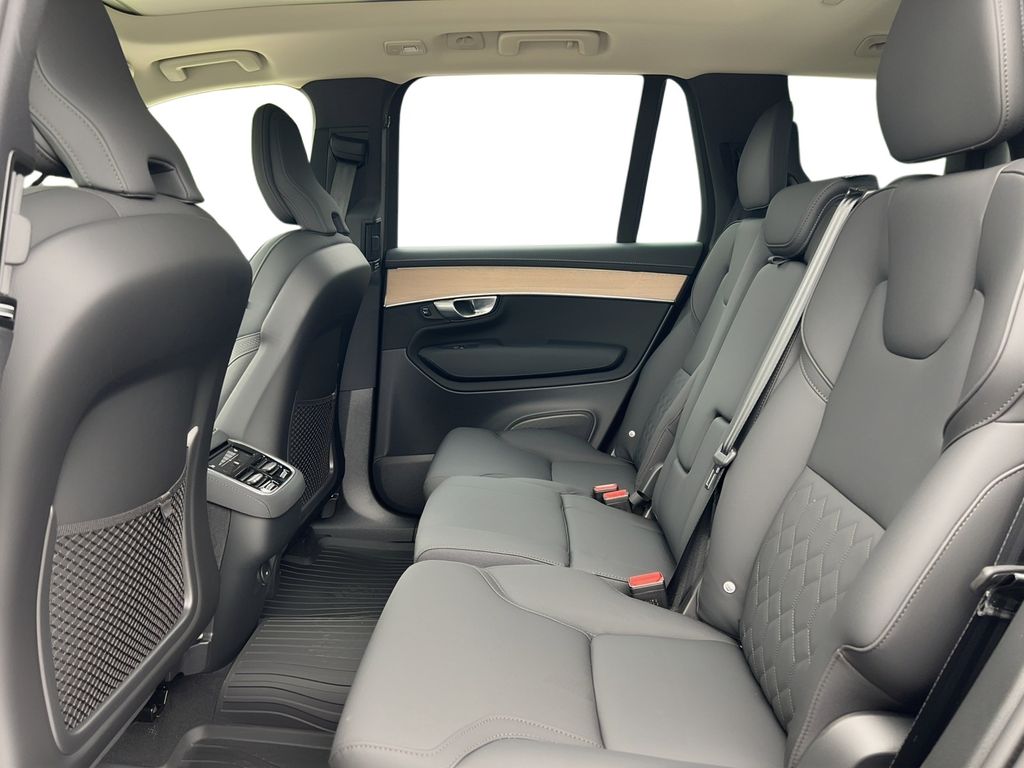 2026 Volvo XC90 Plus - Photo 7