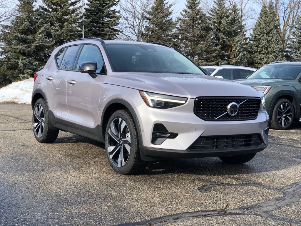 New 2026 Volvo XC40 B5 Ultra SUV