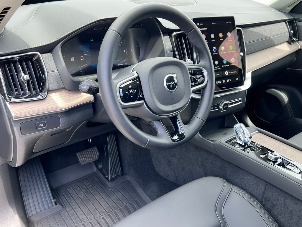 2026 Volvo XC90 Plus - Photo 17
