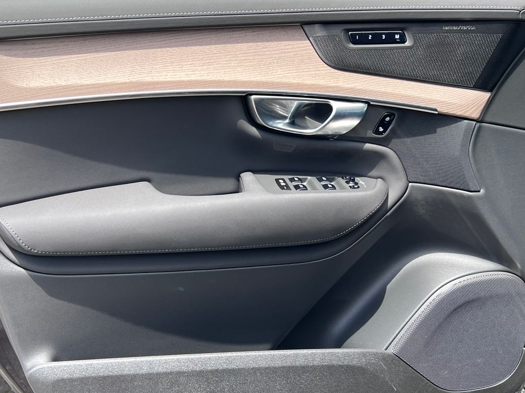 2026 Volvo XC90 Plus - Photo 10