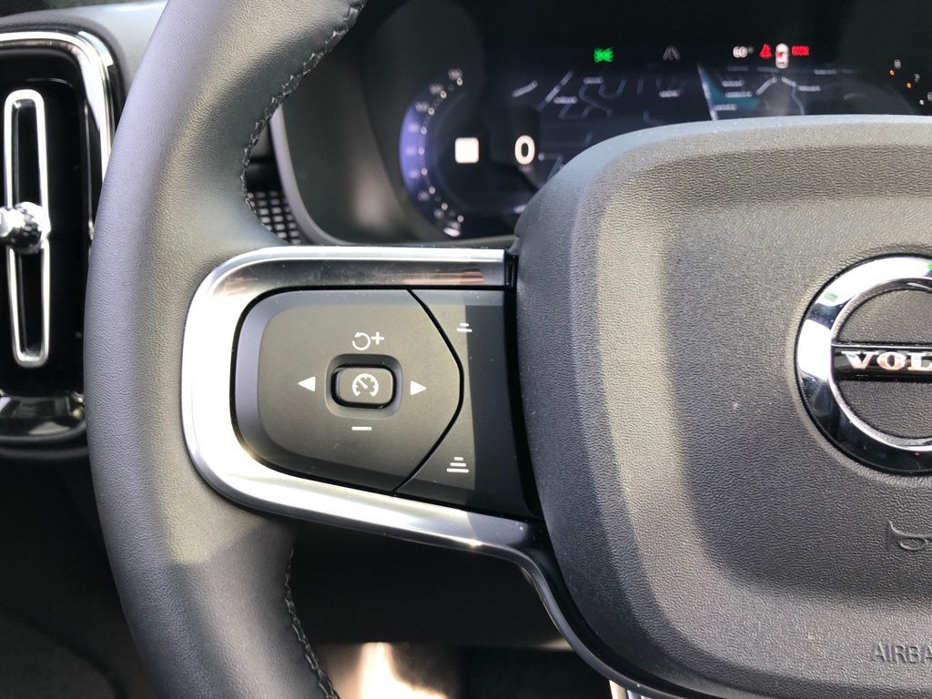 2026 Volvo XC40 Ultra Black Edition - Photo 15