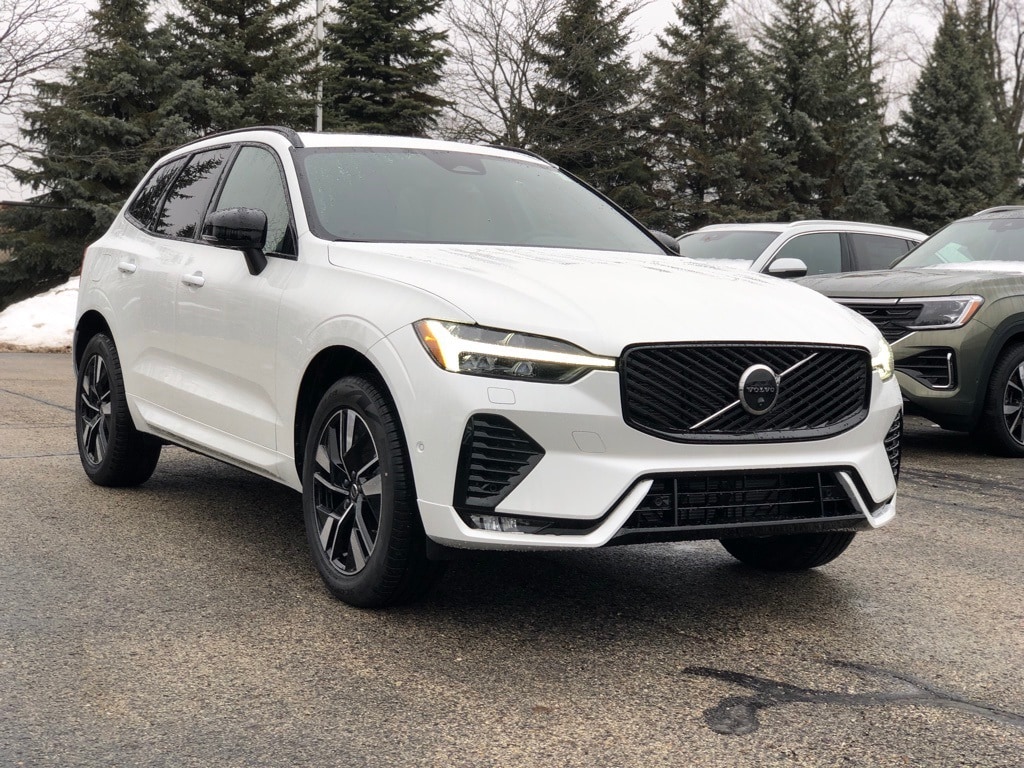 2026 Volvo XC60 Plus's photo