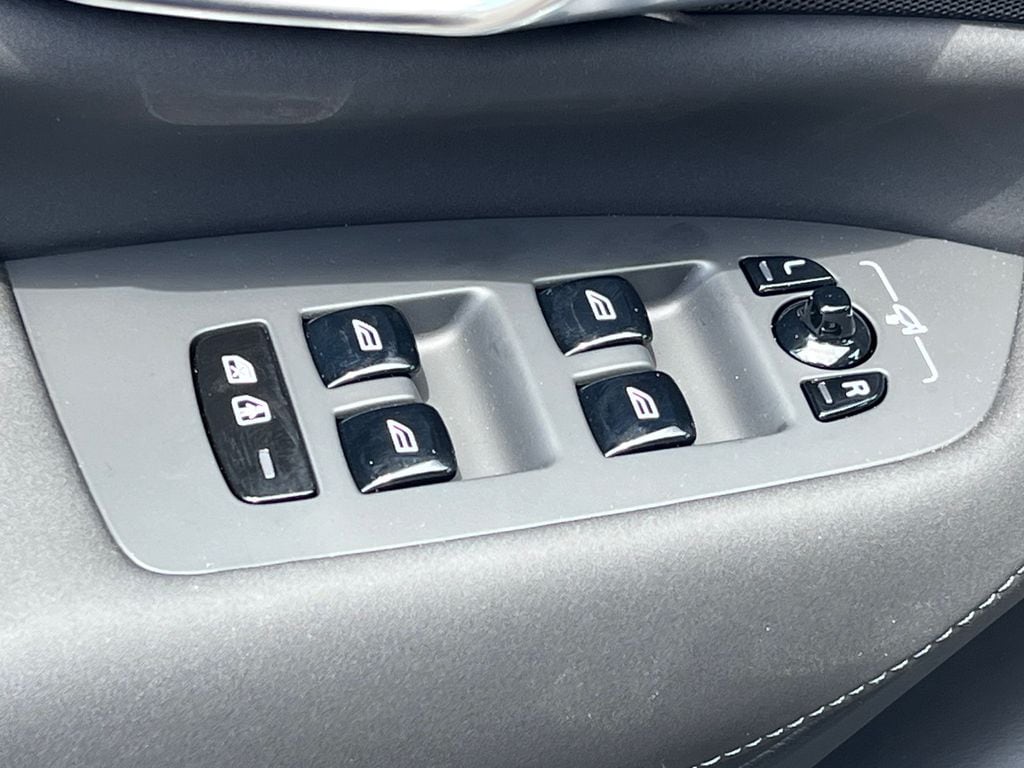 2026 Volvo XC90 Plus - Photo 11