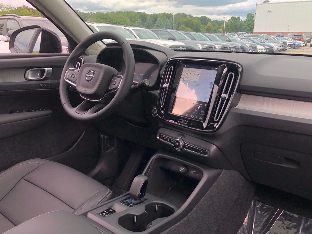 2026 Volvo XC40 Core - Photo 11