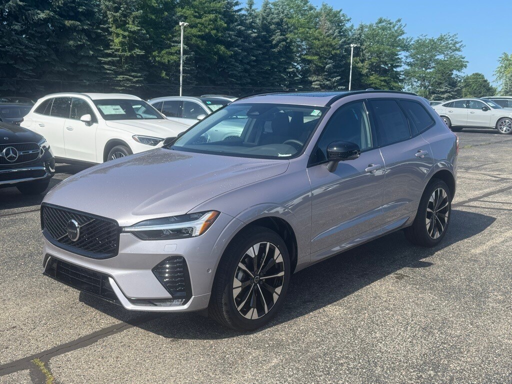 2026 Volvo XC60 B5 Plus photo 3