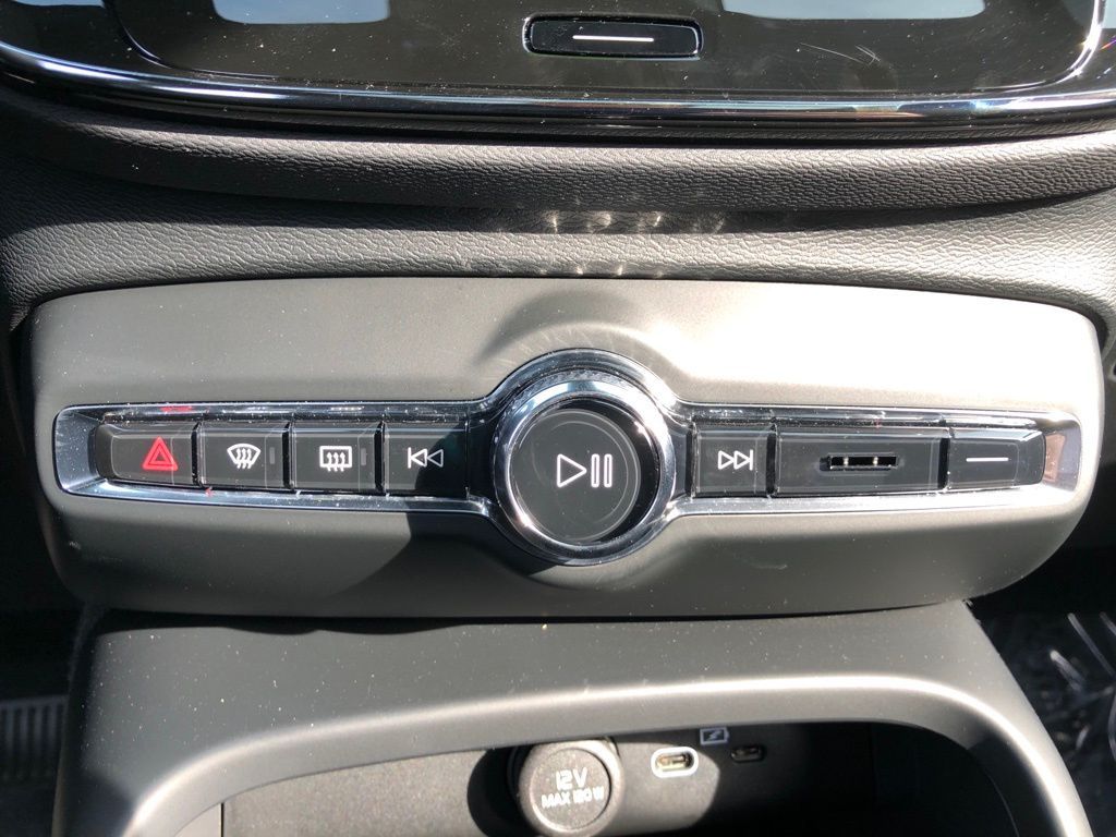 2026 Volvo XC40 Ultra Black Edition - Photo 23