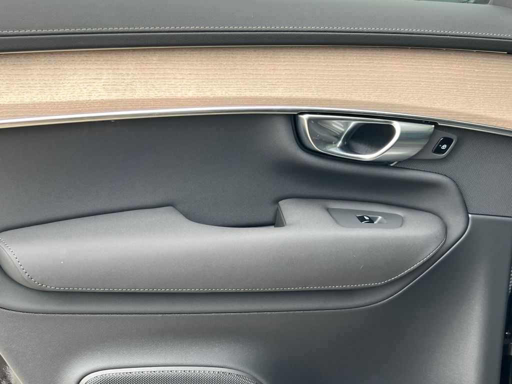 2026 Volvo XC90 Plus - Photo 33