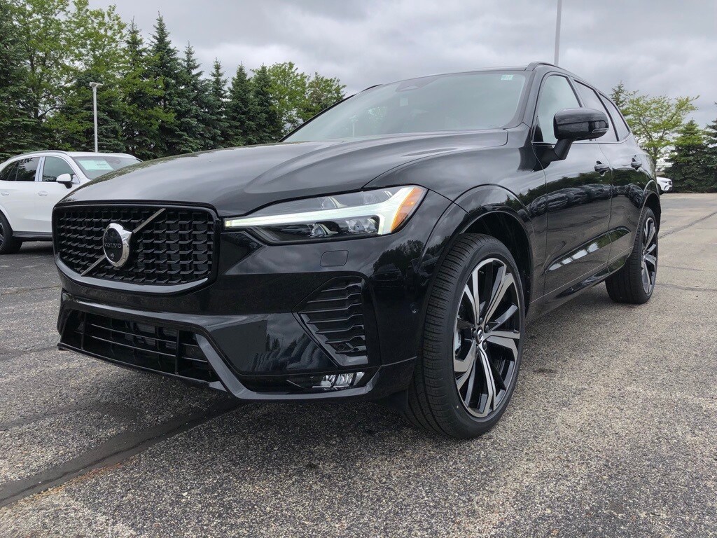 2025 Volvo XC60 B5 photo 3