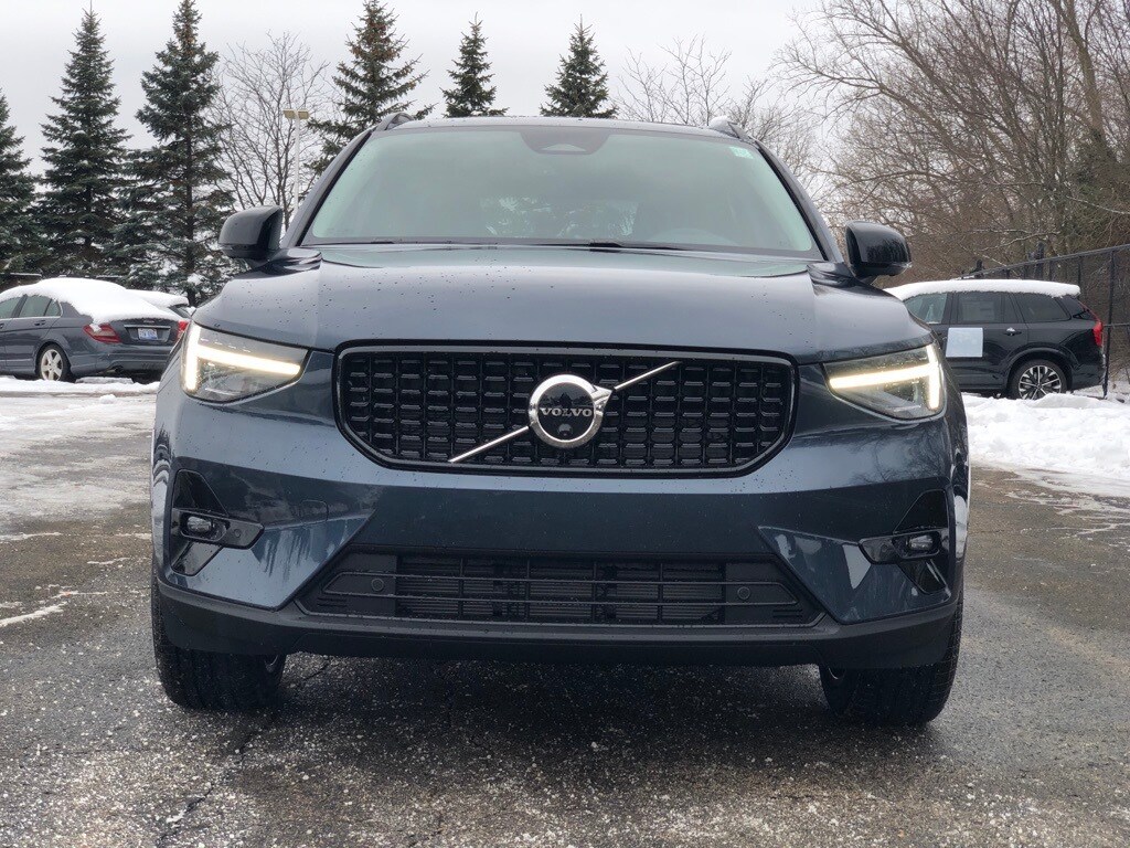 New 2026 Volvo XC40 B5 Ultra SUV