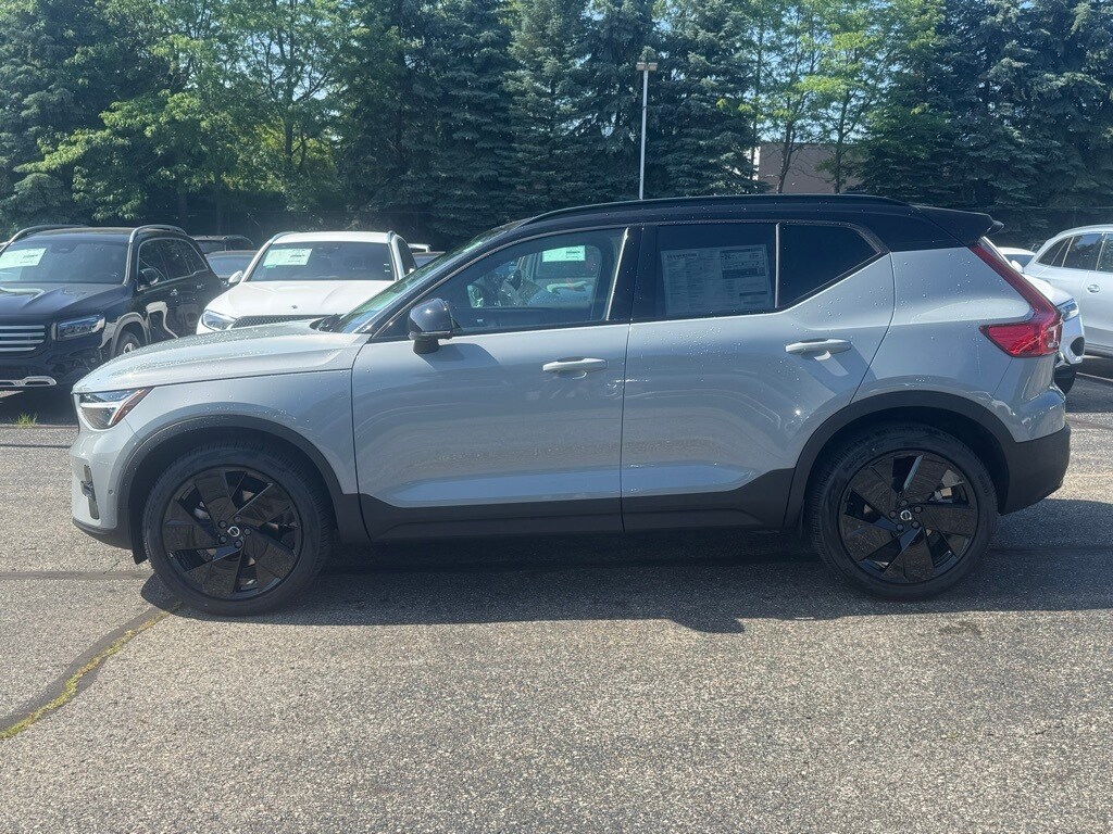 2026 Volvo XC40 photo 4