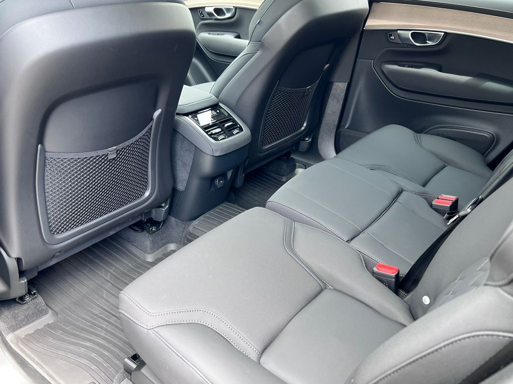 2026 Volvo XC90 Plus - Photo 31