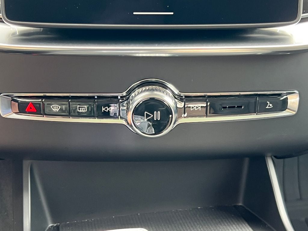 2026 Volvo XC90 Plus - Photo 25