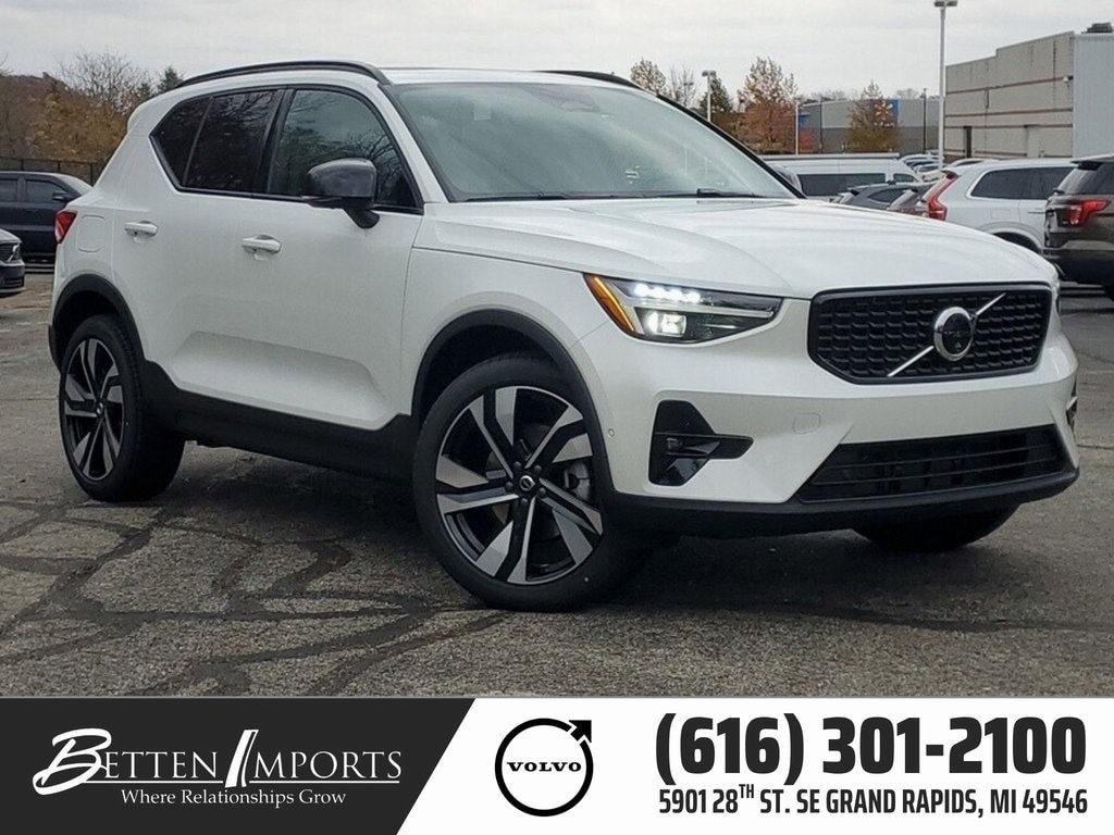 2025 Volvo XC40 SUV 
