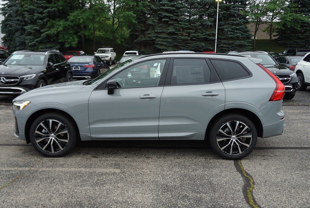 2025 Volvo XC60 B5 Plus photo 3