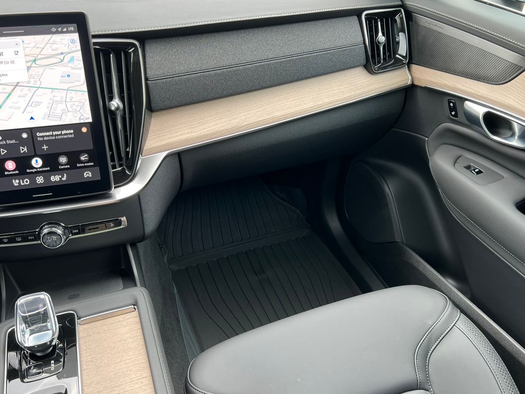 2026 Volvo XC90 Plus - Photo 29