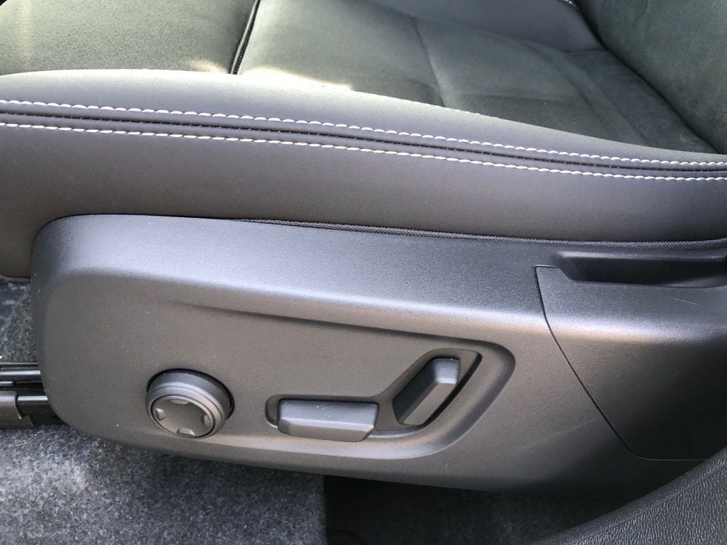 2026 Volvo XC40 Ultra Black Edition - Photo 6