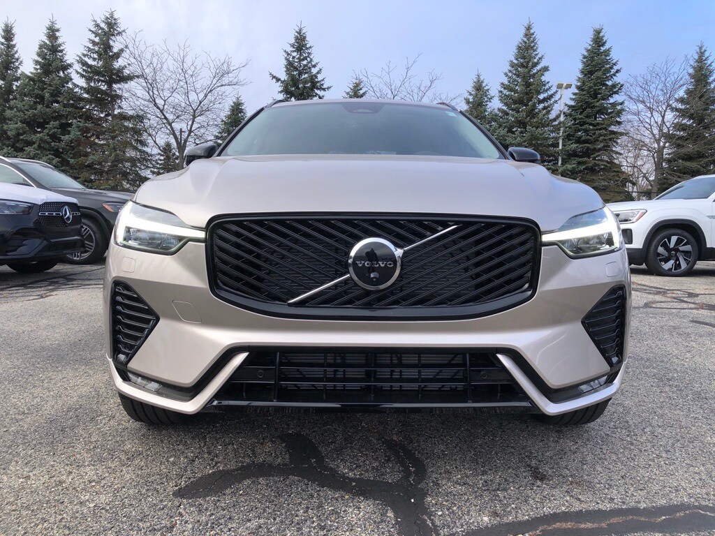 2026 Volvo XC60 B5 Plus photo 2