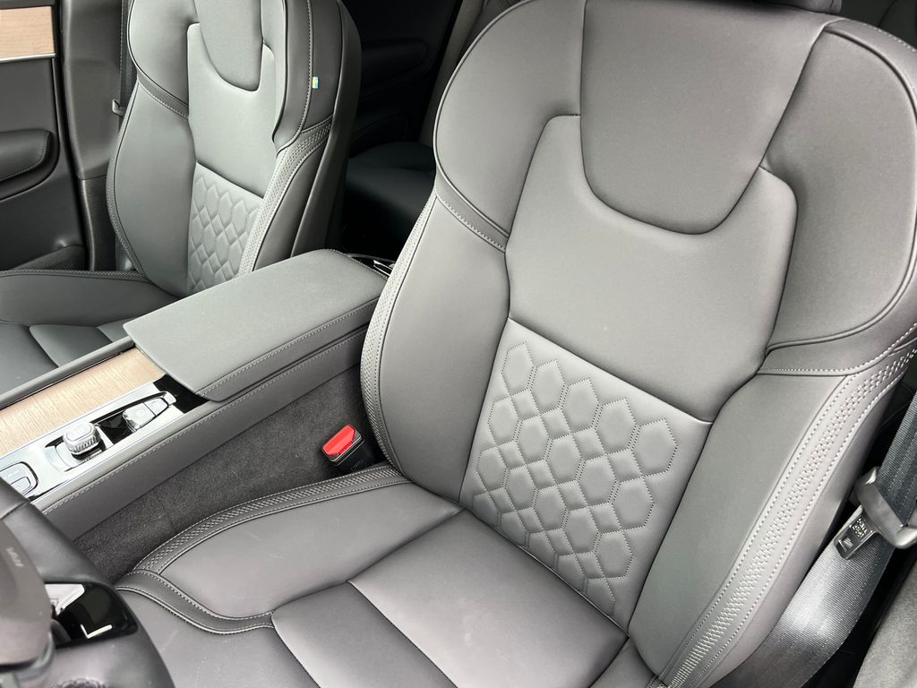 2026 Volvo XC90 Plus - Photo 13