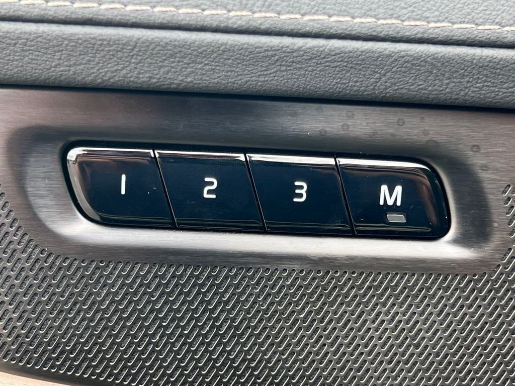 2026 Volvo XC90 Plus - Photo 16