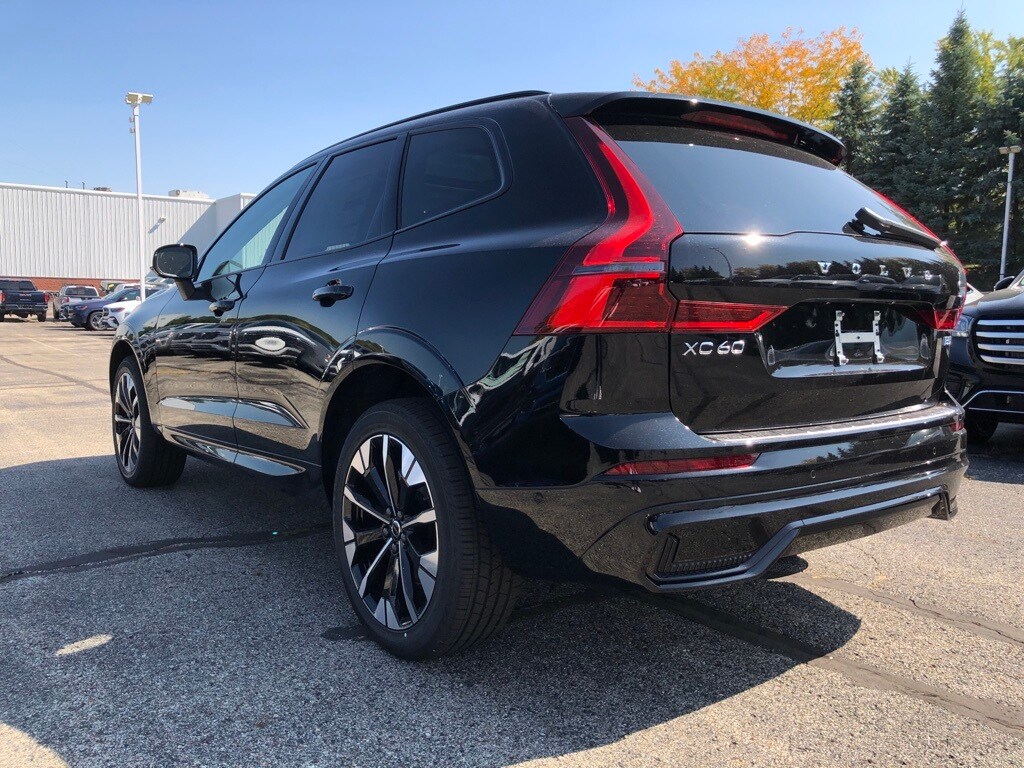 2026 Volvo XC60 B5 Plus photo 3