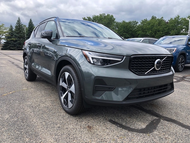 2026 Volvo XC40 B5 Core AWD SUV