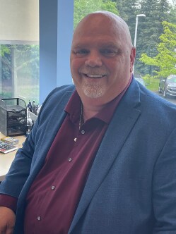 Staff member Dan Knott from ID_69a6ddb14412